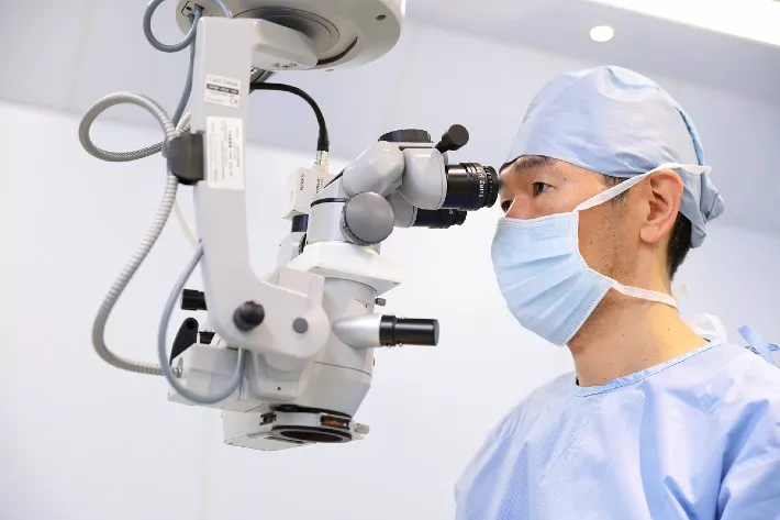 院 長 山﨑 健一朗