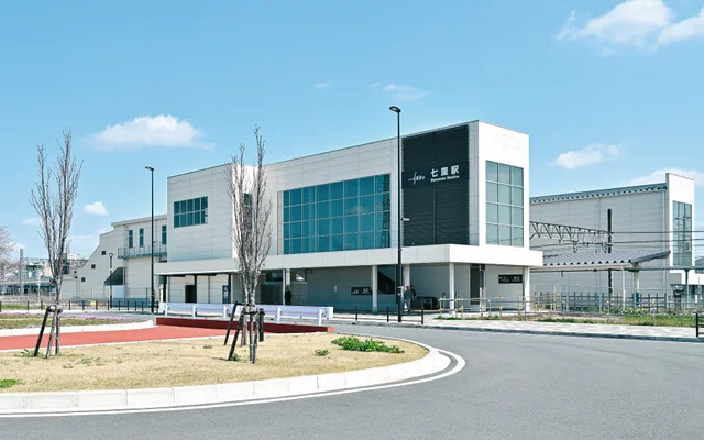 七里駅近くの大宮七里眼科と駐車場