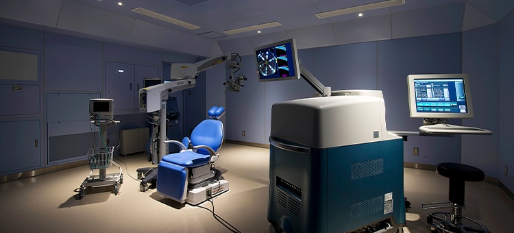 メスを使わない最先端のレーザー白内障手術