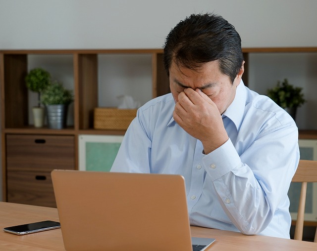 現役世代が老眼治療手術を受けるべき理由